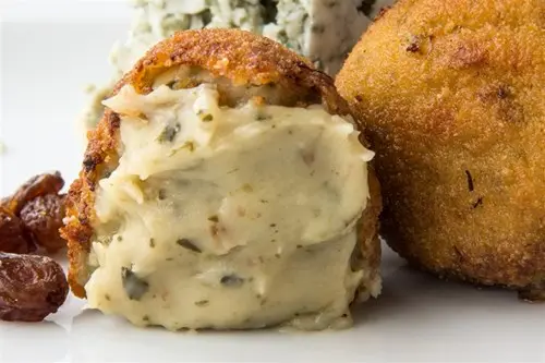 CROQUETA CABRALES CON PASAS (caja 4kg)