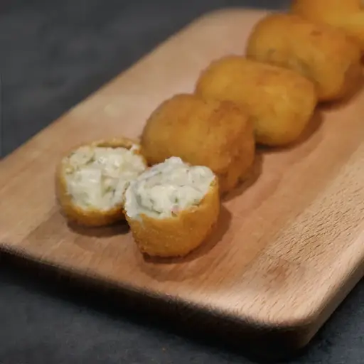 [0058] MINI CROQUETA CABRALES CON PASAS