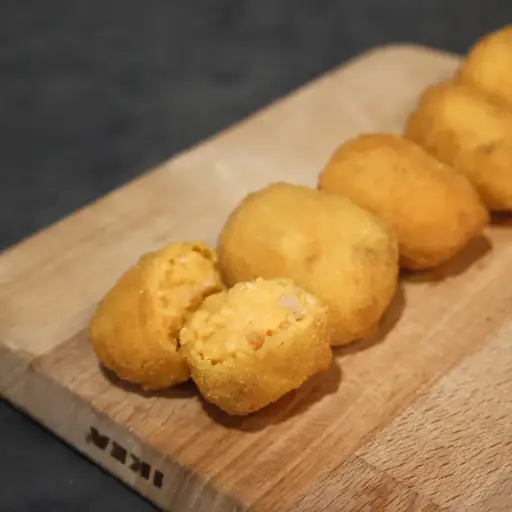 [0070] MINI CROQUETA TXISTORRA
