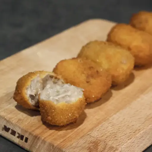 [0071] MINI CROQUETA TXULETA (caja 4kg)